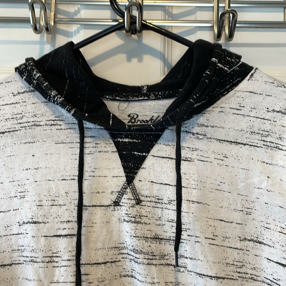 Brooklyn Cloth hooded tee - Picture 2 of 5